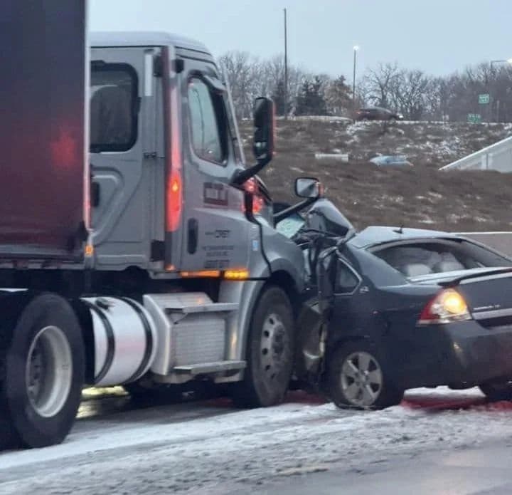 Icy Conditions Lead to Fatal Interstate Crash in Bloomington