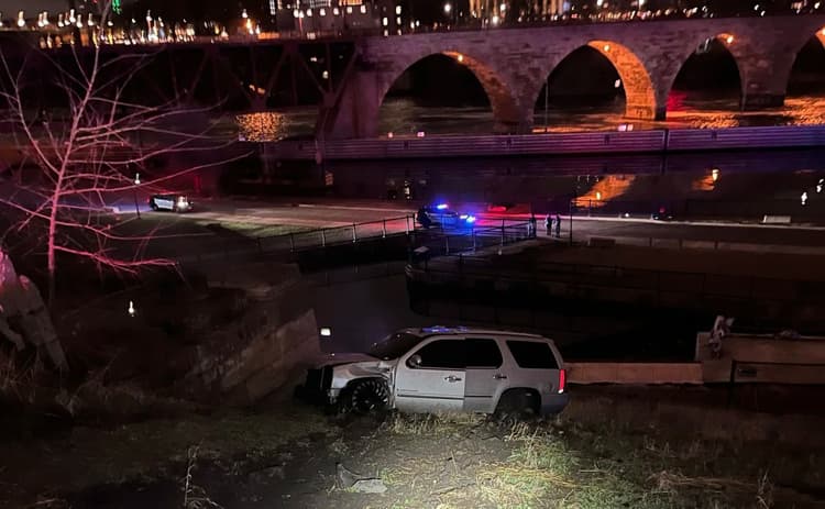 Man Flees Into River After Crashing Stolen Car in Minneapolis