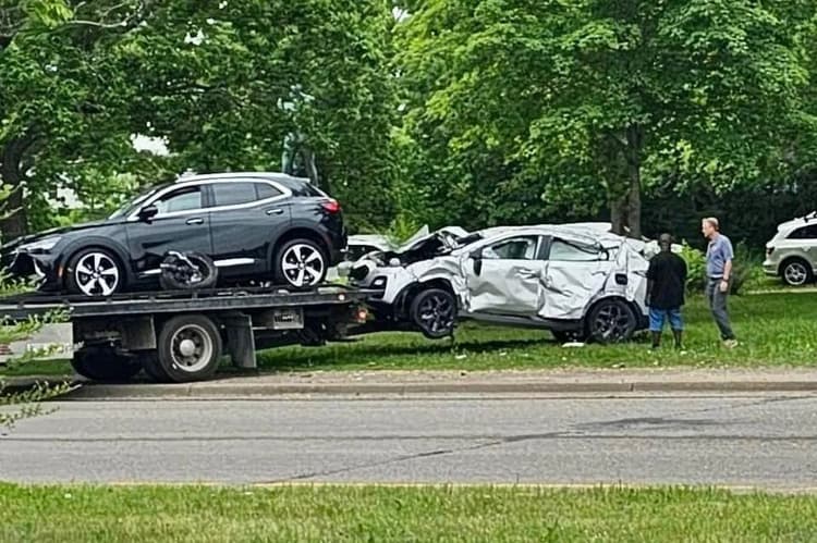 Teen Robbery Suspects Crash into Bus Shelter During Minneapolis Pursuit